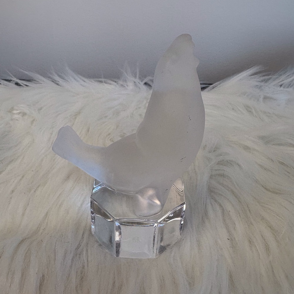 (159)Frosted Glass Walrus Figurine